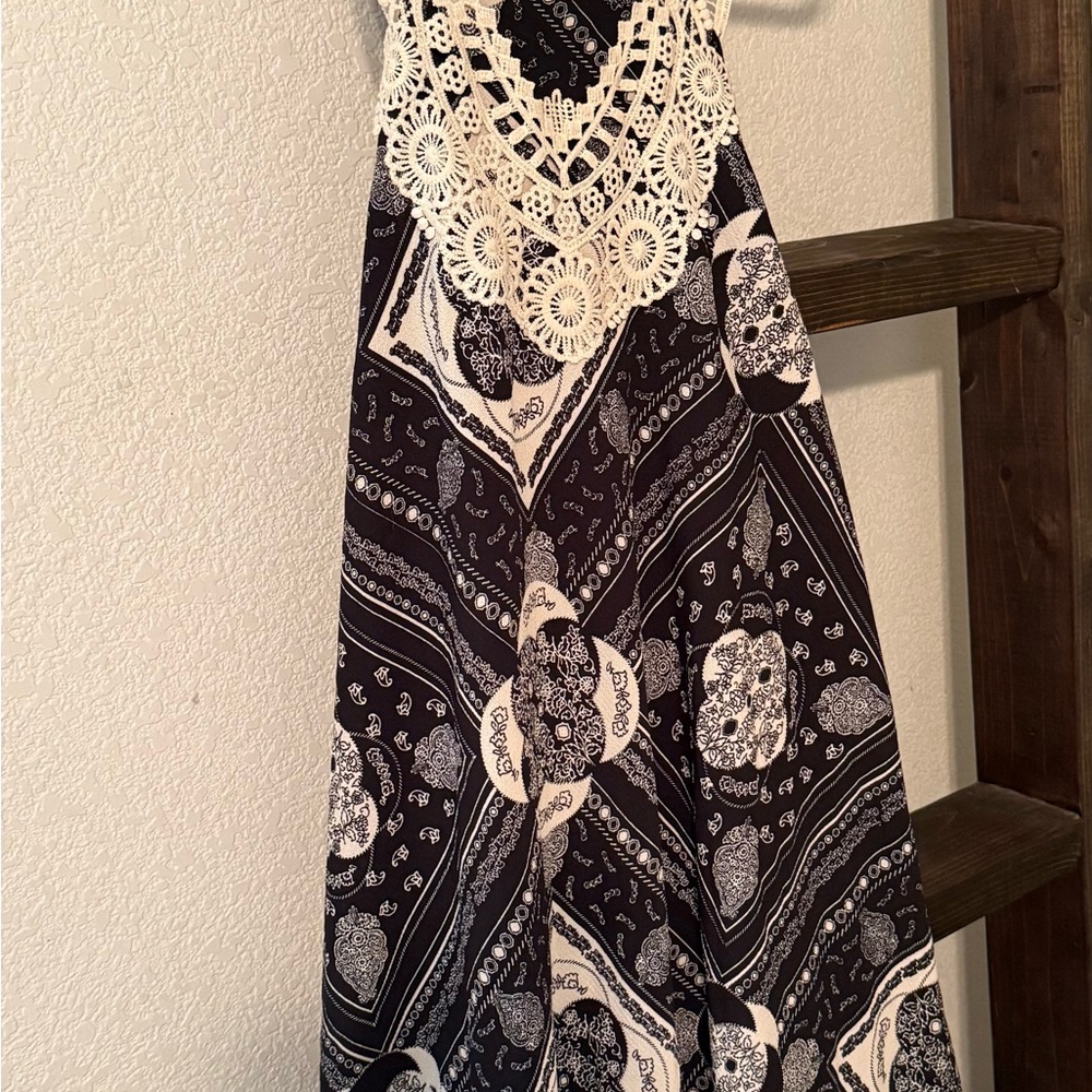 Mudd Black and White Sleeveless Swimsuit Cover Up